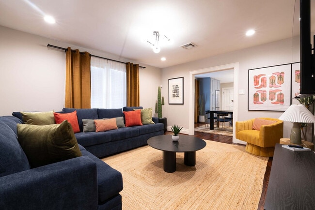 Building Photo - 725 Peddie St