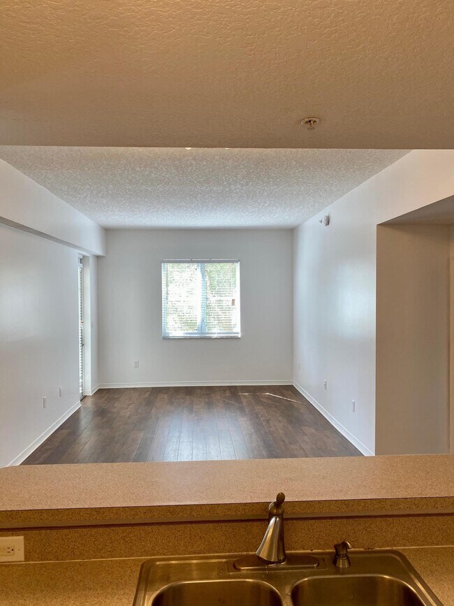 Building Photo - 1209 Main St