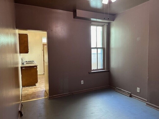 Building Photo - 2 Bedroom 2 Bathroom Row Home For Rent In ...