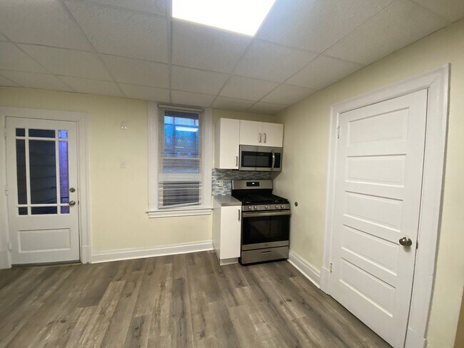 Foto del edificio - 3BR house with fenced backyard!