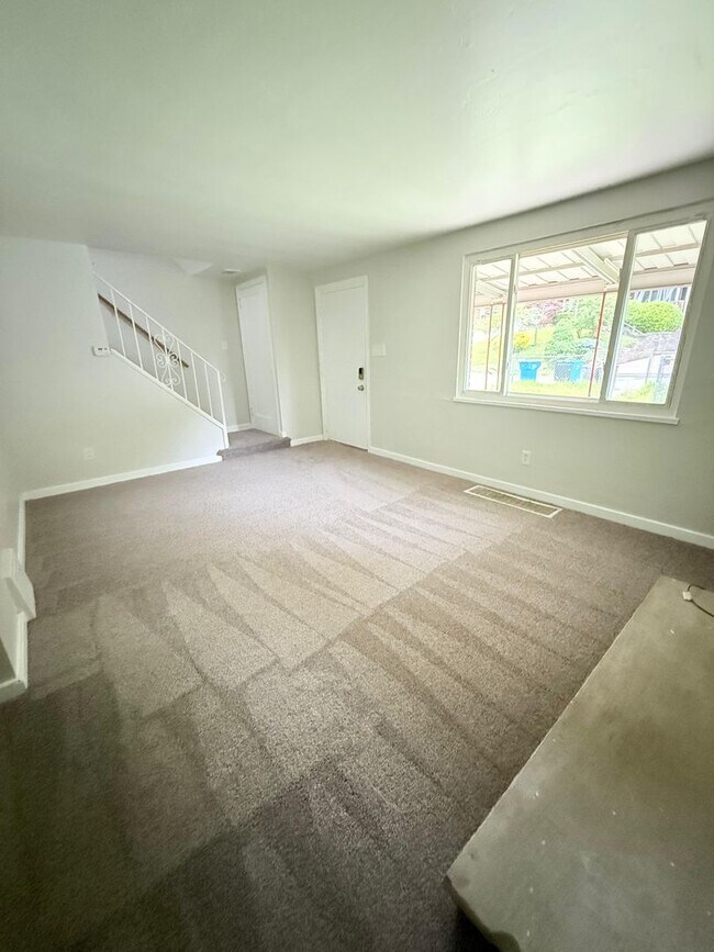 Foto del edificio - Freshly Painted 3BD/1.5BA Single Family Ho...