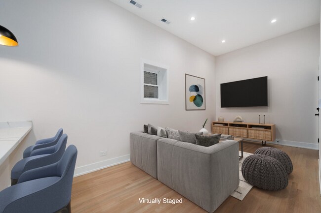 Foto del edificio - 2455 W Armitage Ave