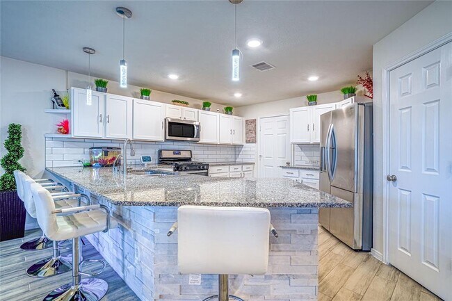 Building Photo - 16623 Live Oak Canyon Dr