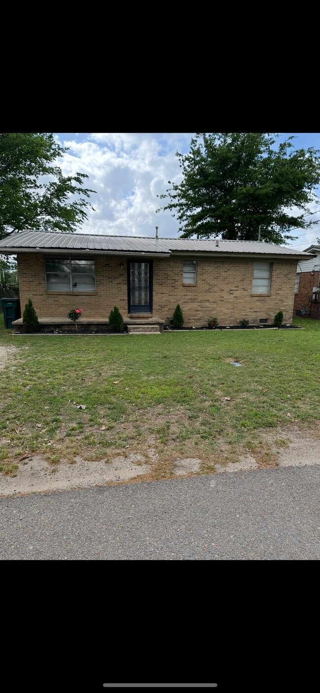 313 Roy Benton Dr