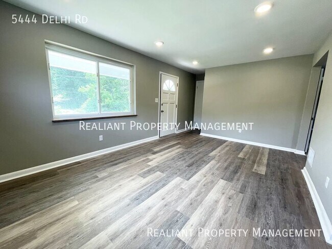 Foto del edificio - 5444 Delhi Rd