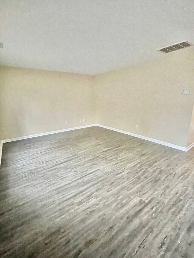 Foto del edificio - Come see this beautiful 2 Story 4 bedroom 2.5 bath 1 Car garage home