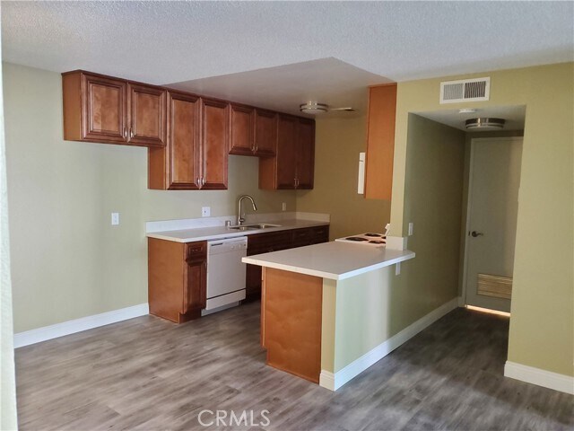 Foto del edificio - 23617 Golden Springs Dr