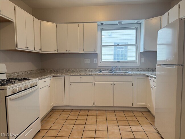 Building Photo - 3327 W 88th St