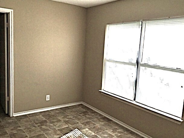 Building Photo - 2947 Donnell Dr