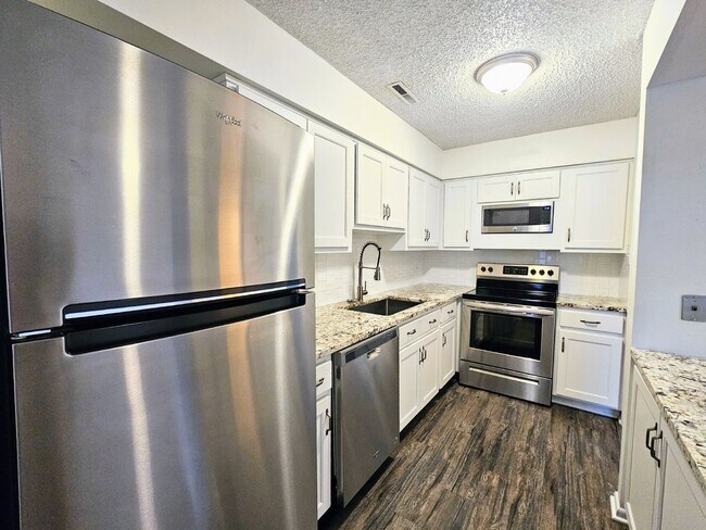 Building Photo - "Charming 2-Bed, 2-Bath Condo with Granite...