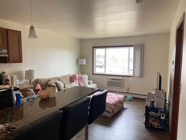 Building Photo - The Metro On Vine