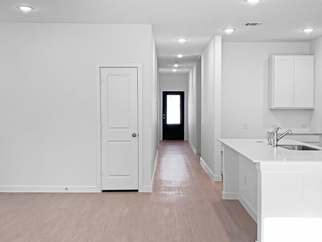 Foto del edificio - 2025 Construction | 3/2 + Flex | Easy Potranco/TX-211/Hwy 90