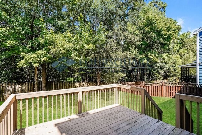 Foto del edificio - Spacious 3-Bedroom Single-Family Home with...