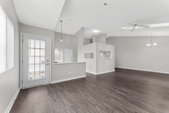 Building Photo - 1009 Shadow Ln