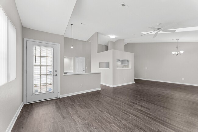 Foto del edificio - 831 Shadow Ln