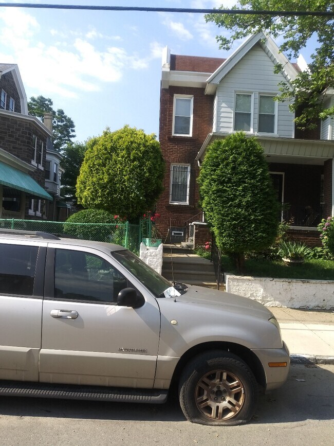 Front exterior - 1924 W Venango St