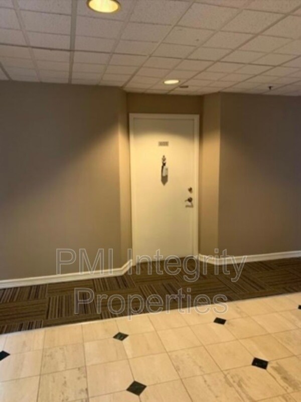 Building Photo - 11550 Southfork Ave
