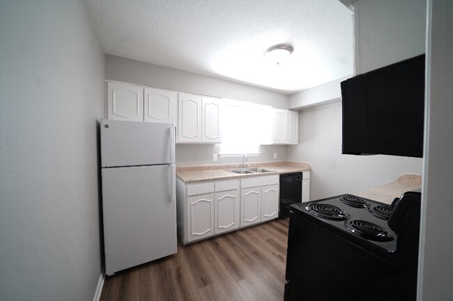 Foto del edificio - 5221 Bonita Ave