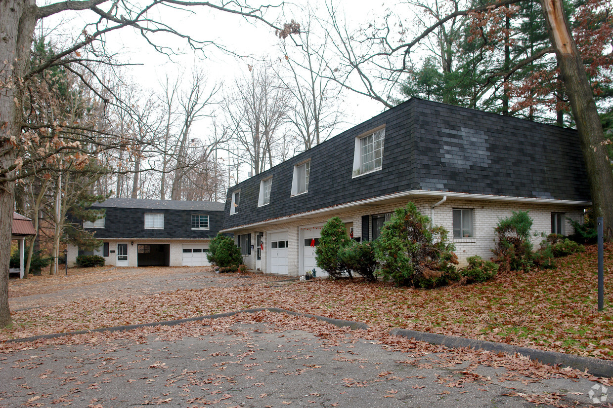 Foto principal - 1736-1752 Woodlawn Ave NW