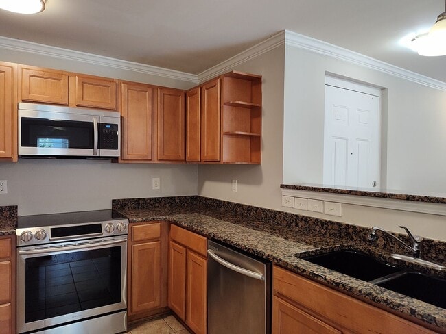 Building Photo - Move in Ready Condo located in The Renaiss...