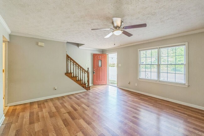 Foto del edificio - 2140 Kings Gate Cir SW