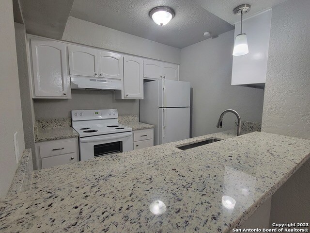 Building Photo - 2811 Woodbury Dr