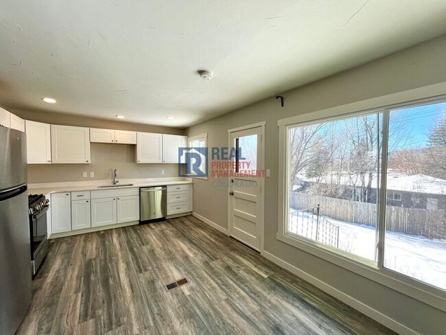 Foto del edificio - 324 Davie Dr