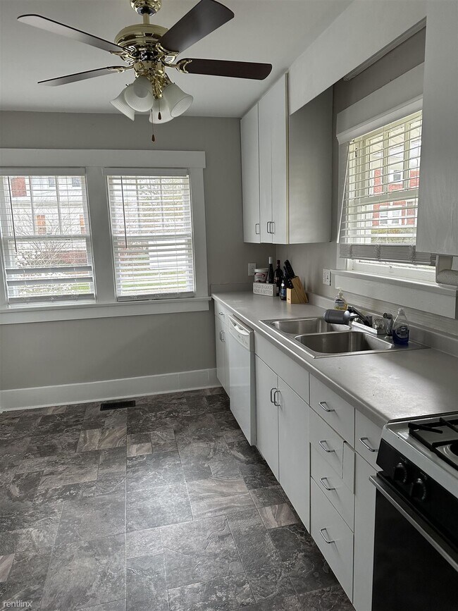 Building Photo - 2 br, 1 bath House - 204 South Linden Avenue