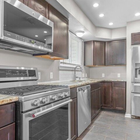 Building Photo - 3220 Deer Park Dr