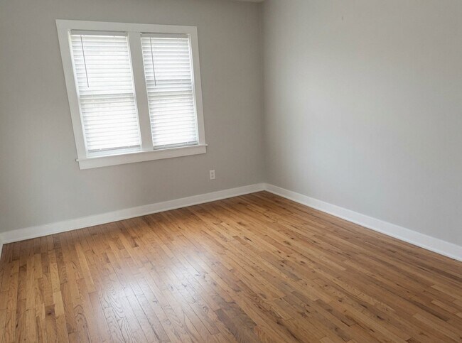 Building Photo - 642 Bellevue Pl