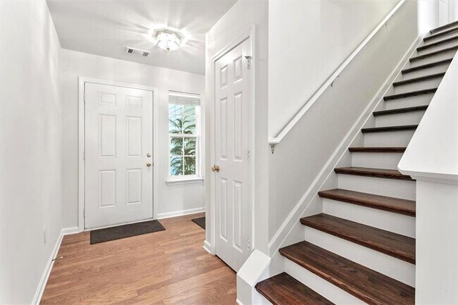 Foto del edificio - 2760 Englewood Dr