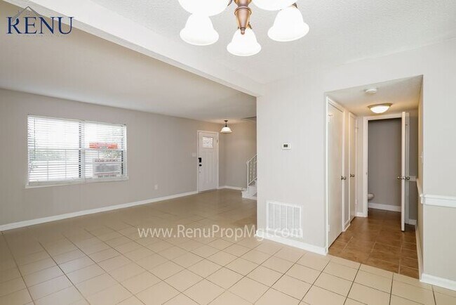 Foto del edificio - Available Now!
