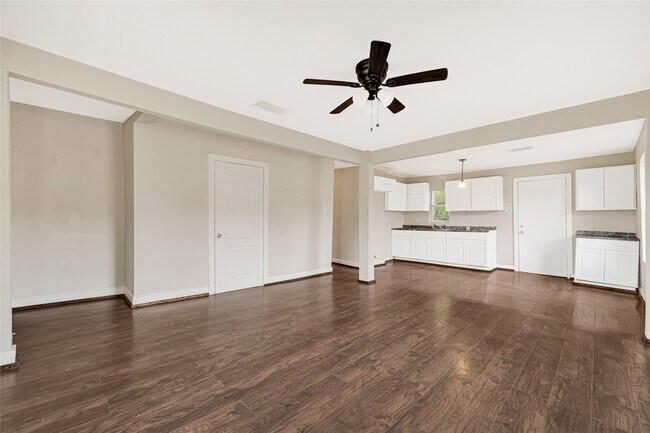 Building Photo - 7526 Bywood St