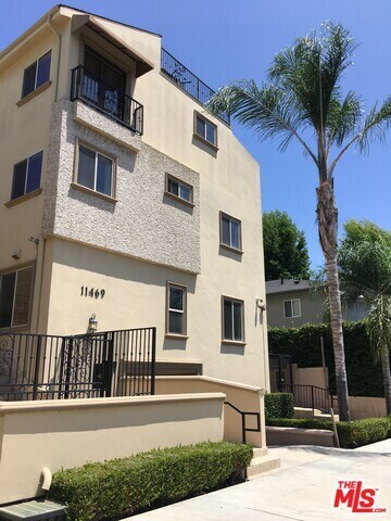 Primary Photo - 11469 Moorpark St