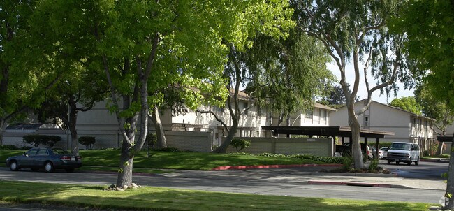 Building Photo - 1543 Parkwood Pl
