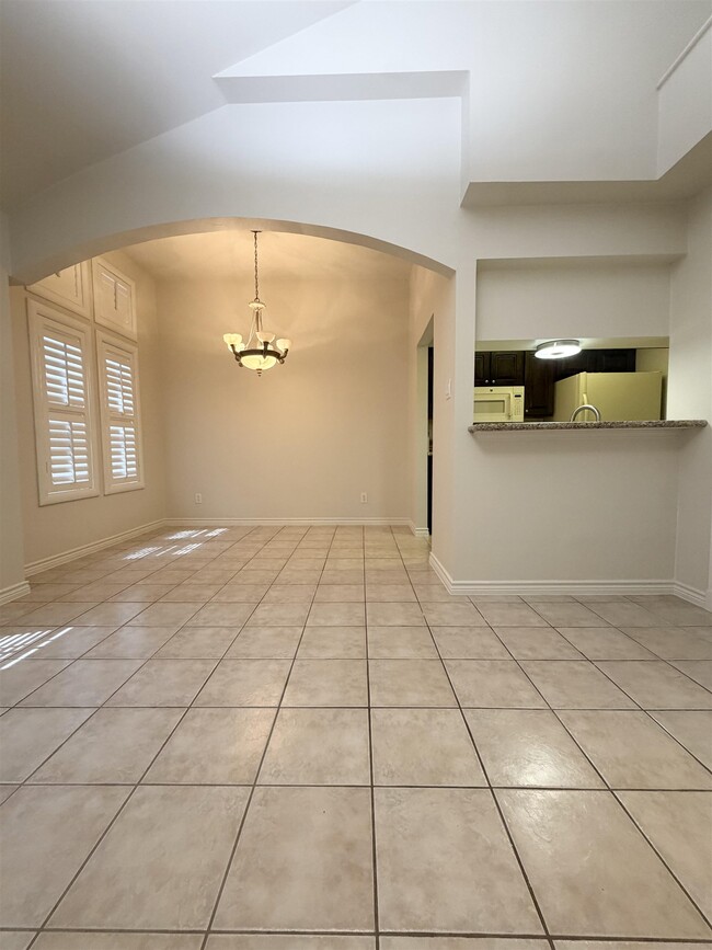 Building Photo - 203 Martingale