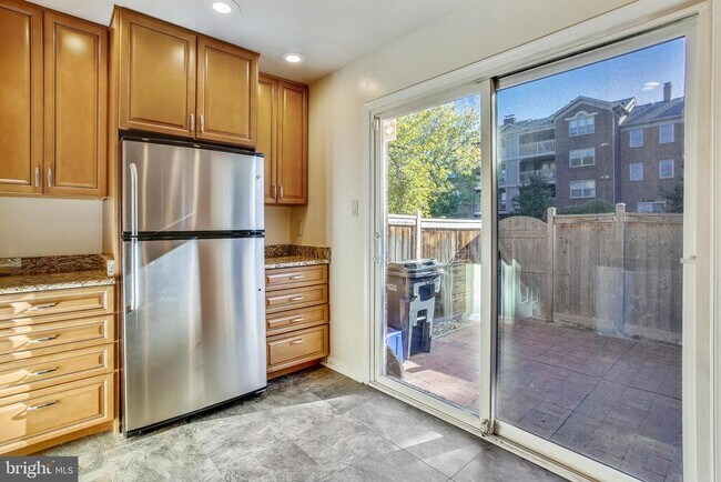 Building Photo - 501 Colecroft Ct