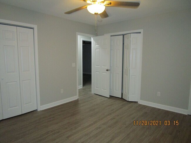 Foto del edificio - 5921 Howard Rd