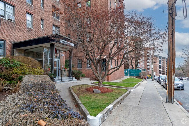 Entrance & Walkway - The Westview