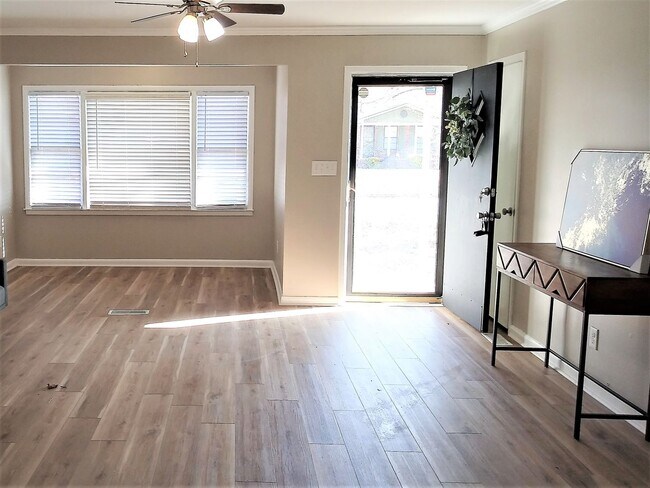 Foto del edificio - *5 Bedrooms & a Great Backyard!*  ~~~A_TRULY_FABULOUS_HOUSE~~~