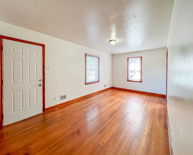 Foto del edificio - 4531 Cranford Ave