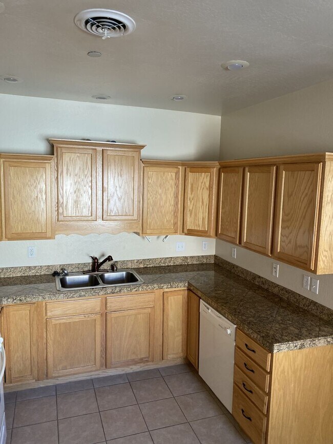 Foto del edificio - 3900 N. Butler #205