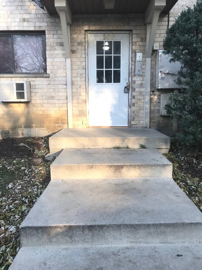 Building Photo - 500 Spruce Dr