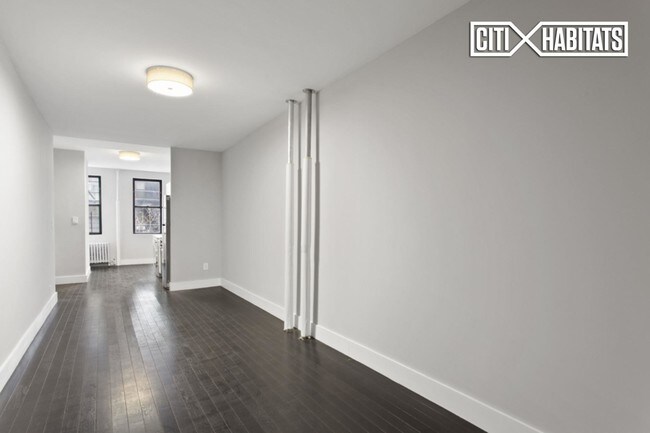 Building Photo - 321 E 115th St