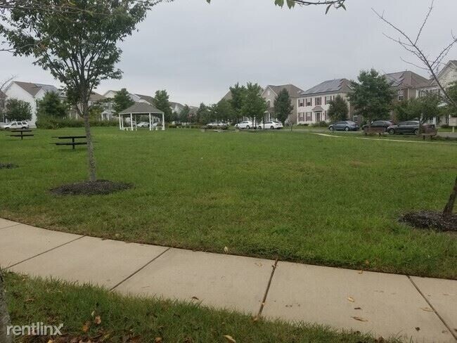 Foto del edificio - 4 br, 2.5 bath House - 9707 Byward Blvd
