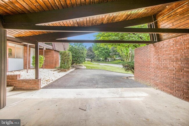 Building Photo - 3406 Woodvalley Dr
