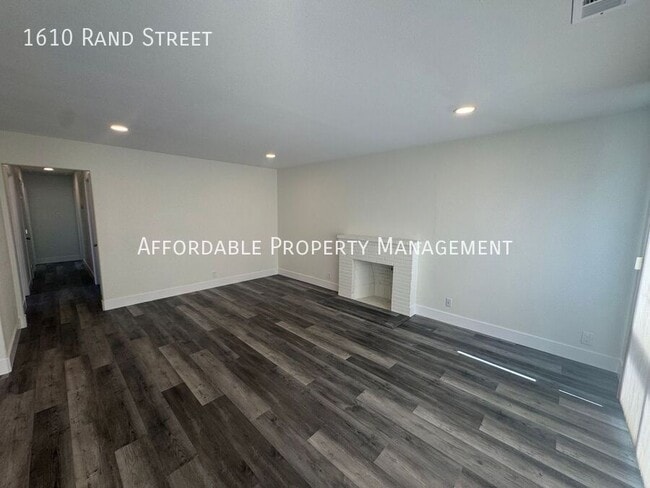 Building Photo - 1610 Rand St
