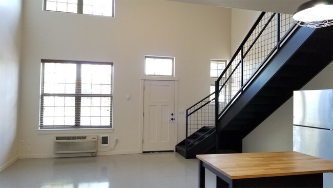 Foto del edificio - 738 W Antler Ave