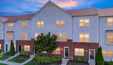 Building Photo - 5652 Pittsford Dr