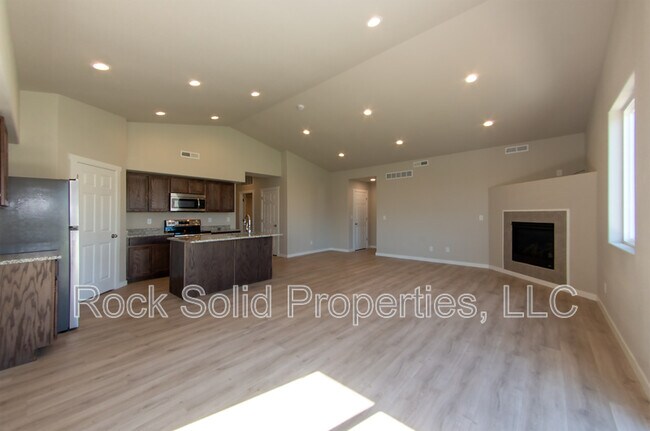 Building Photo - 1308 Rabbit Brush Trl